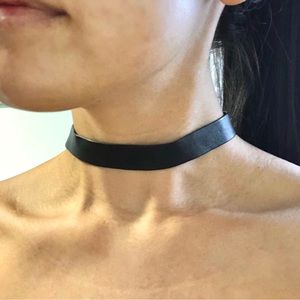 Express Black Choker
